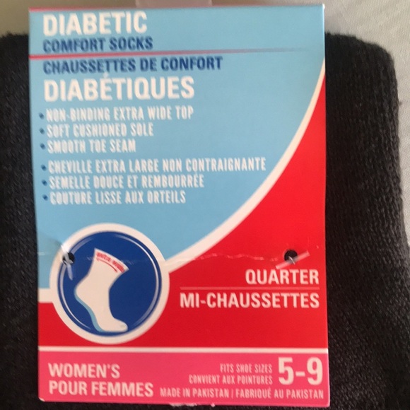 NWT womens pair of black ankle & calf length diabetic socks size 5-9 - Picture 4 of 7